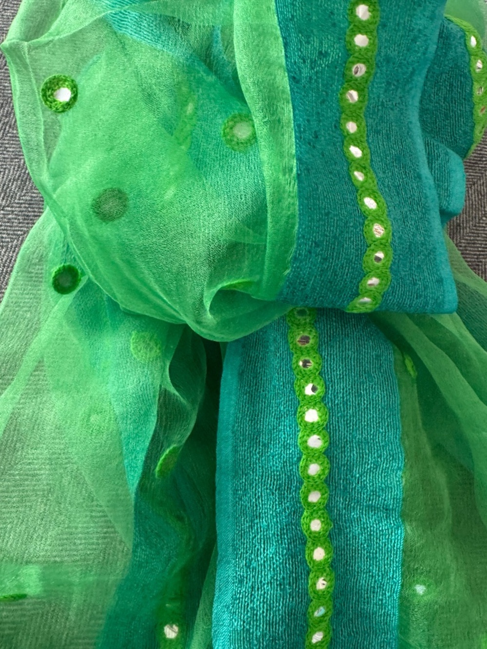 NWOT, FESTIVE EMBROIDERED PARTY SCARF WITH MIRRORS IN BEAUTIFUL GREEN/BLUE